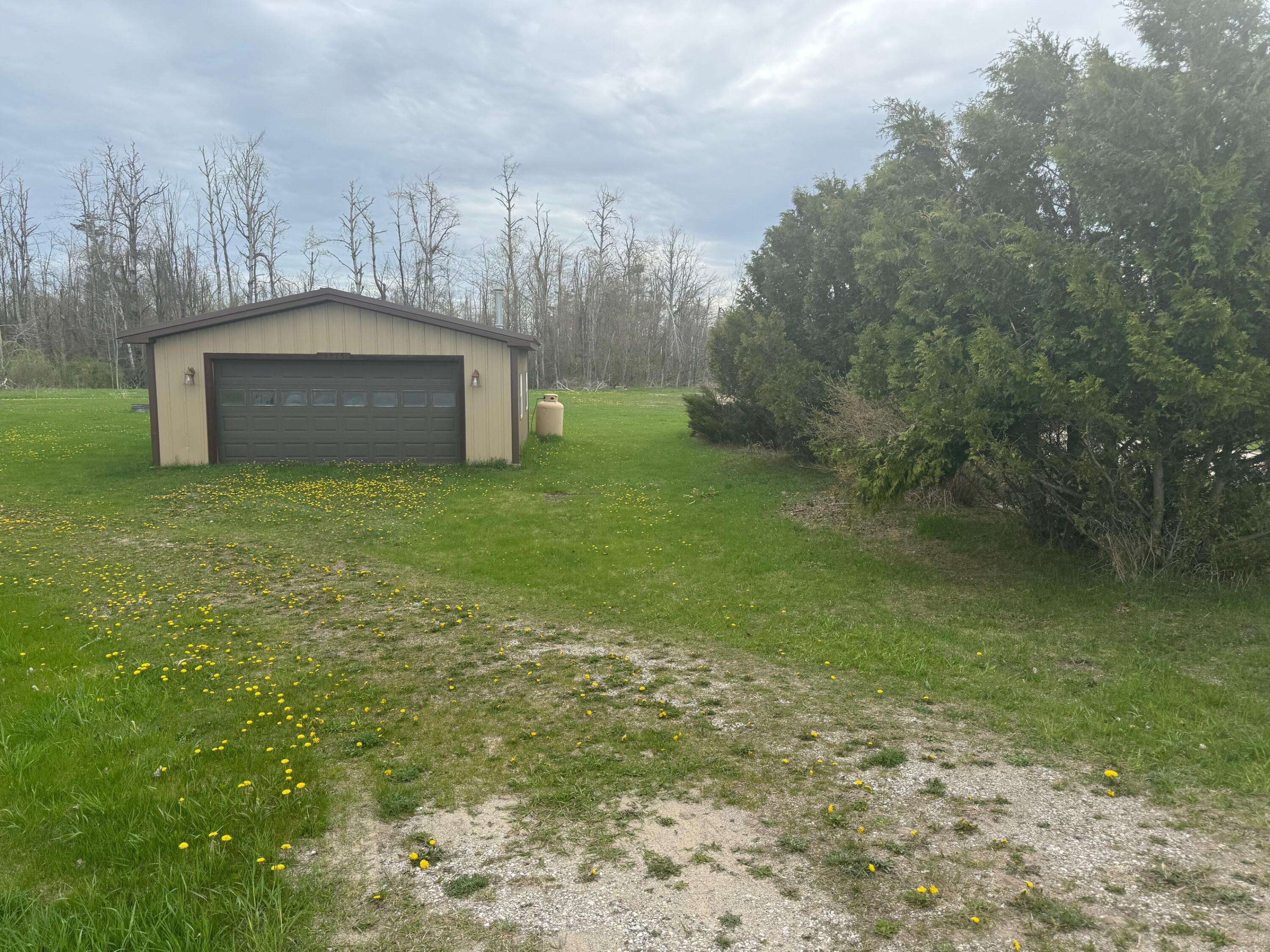 9075 Meridian RD,  Johannesburg,  MI 49751