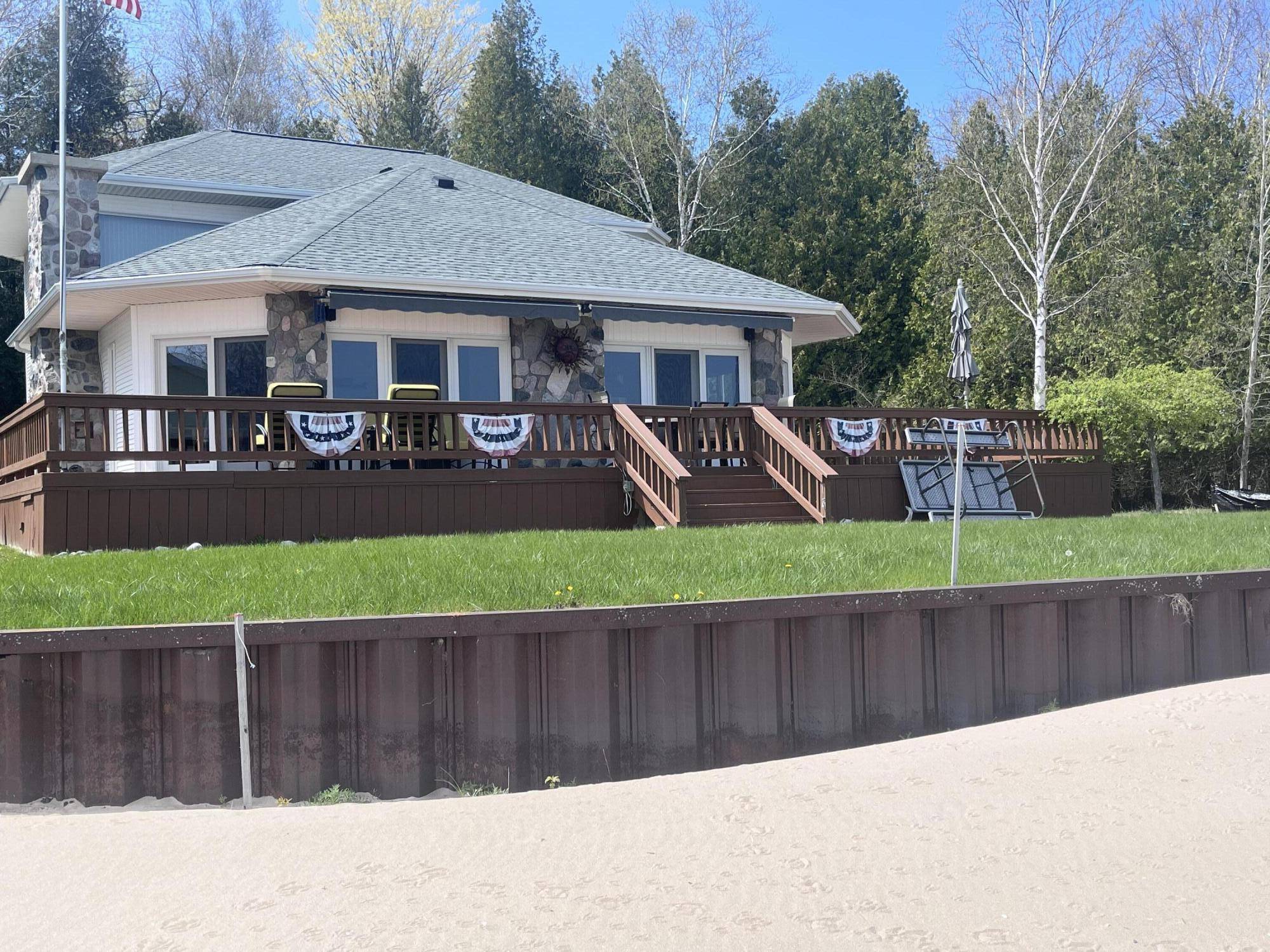 364 Harborview ST, Harrisville, MI 48740