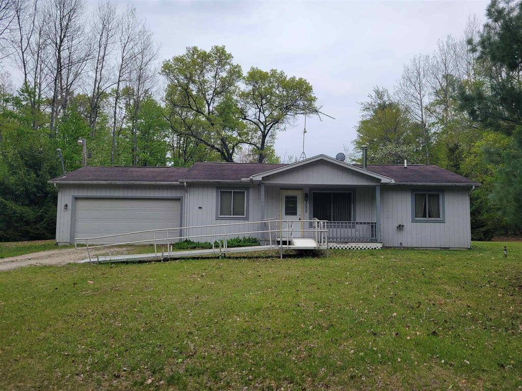 6352 White Acre DR, Lake, MI 48632