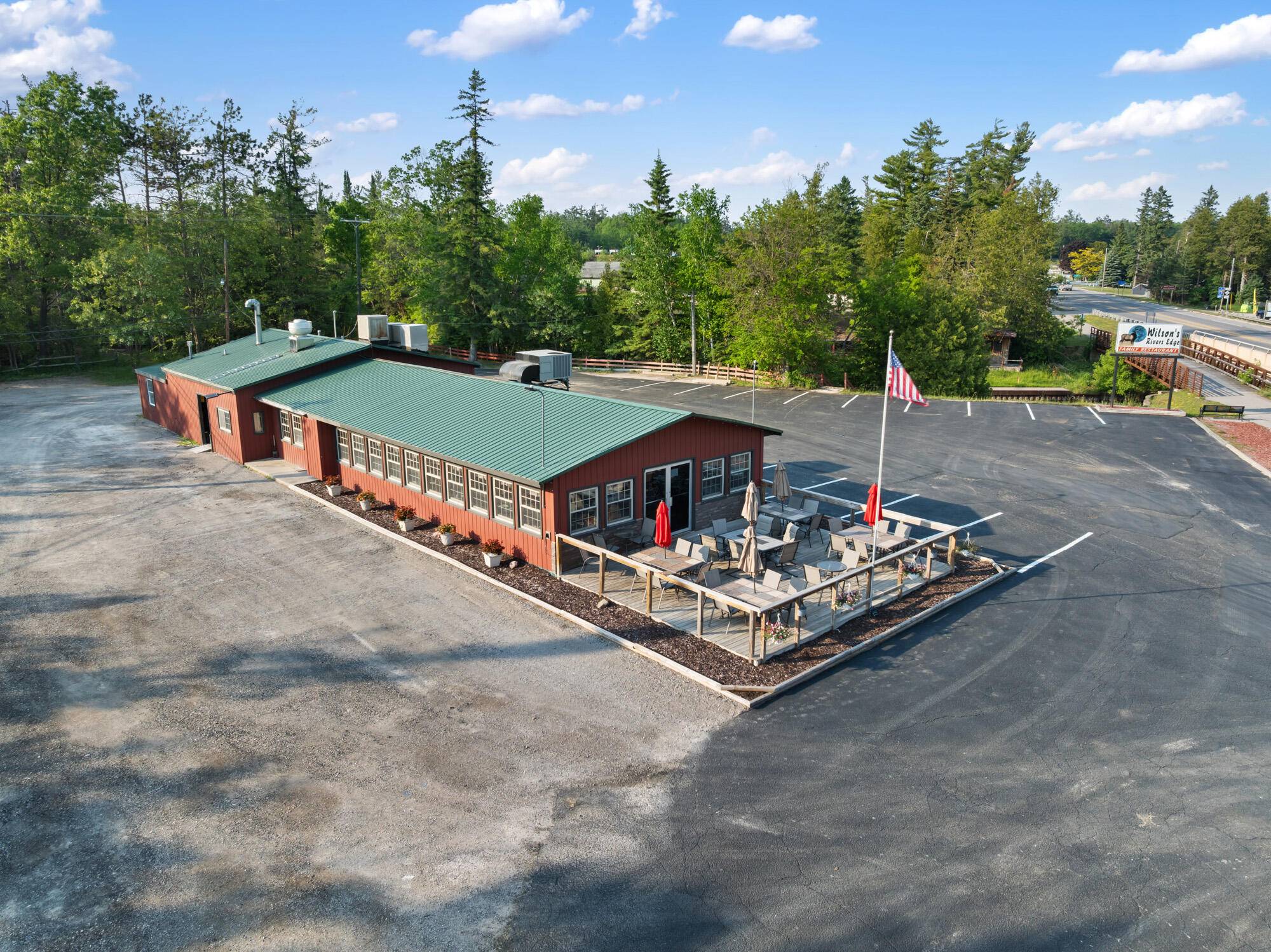 4208 S Straits HWY, Indian River, MI 49749