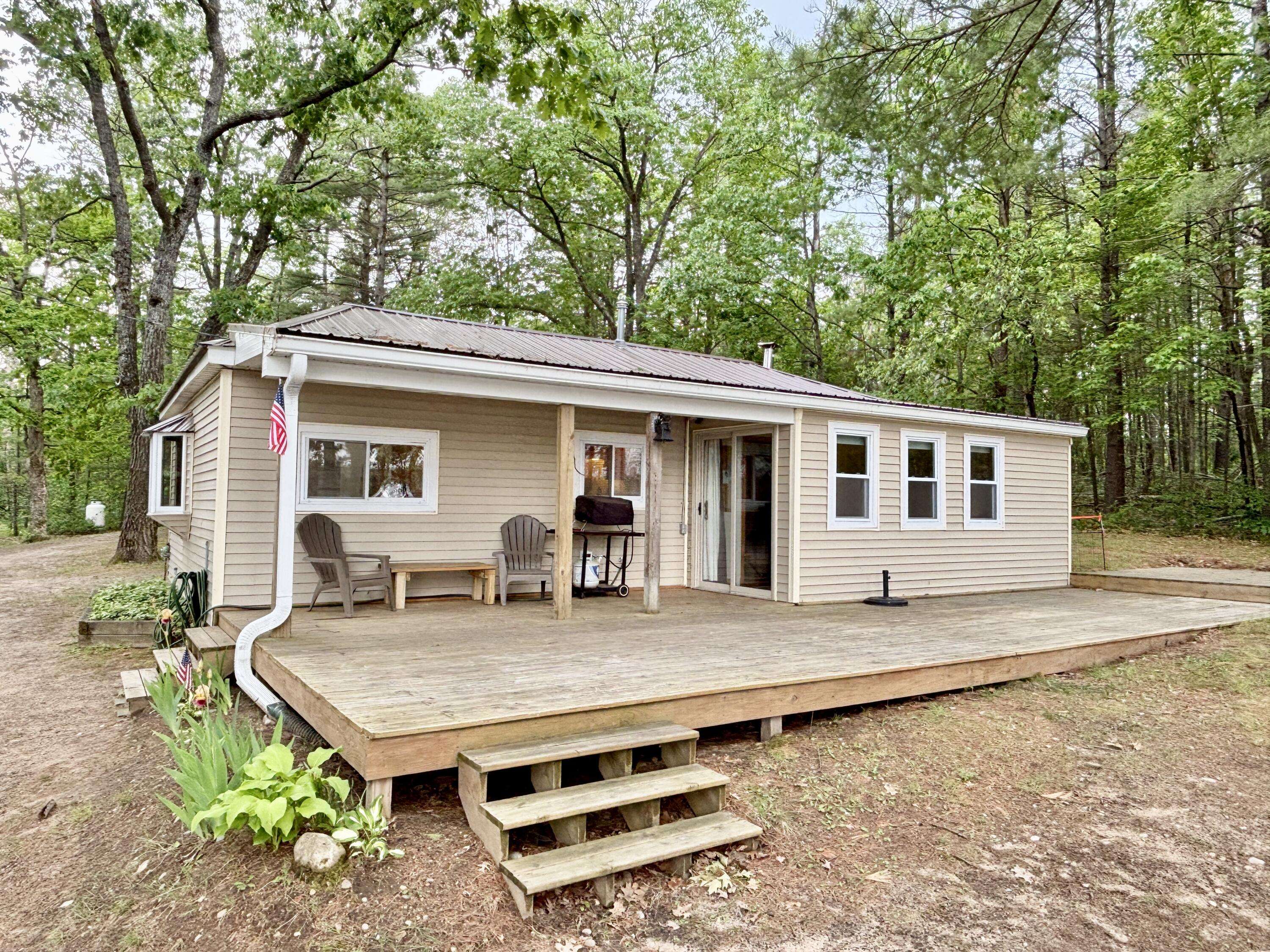 5530 Wolf Lake DR, Lewiston, MI 49756