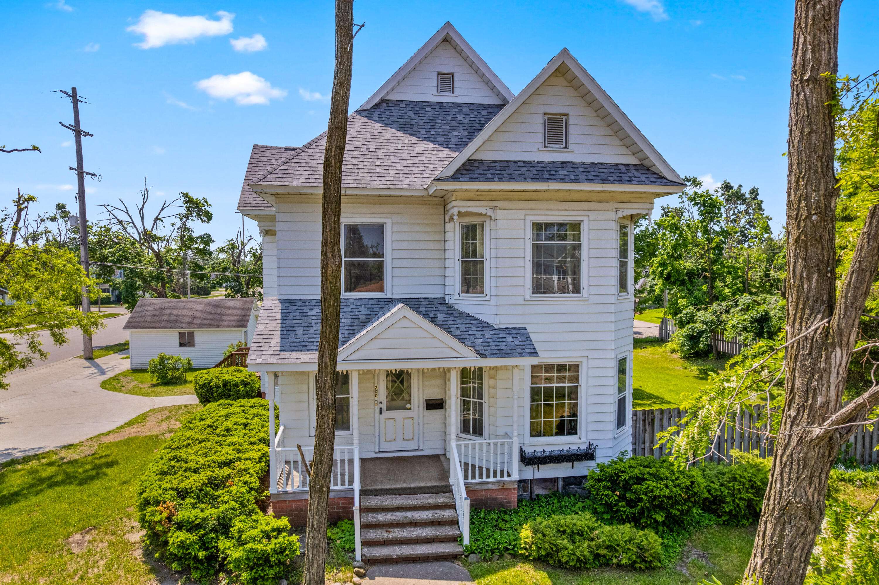 220 E Main ST, Gaylord, MI 49735
