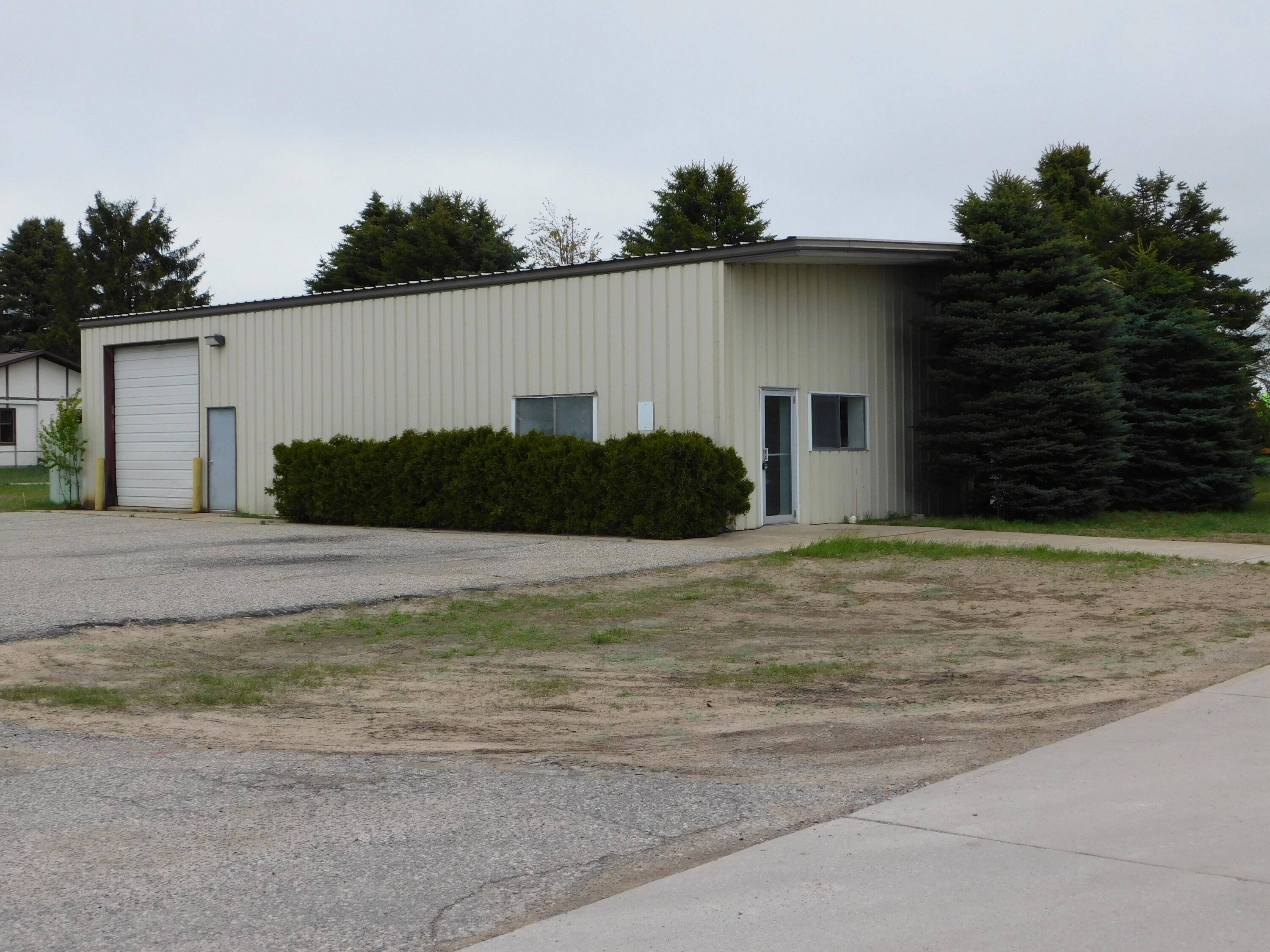 1698 Calkins DR, Gaylord, MI 49735