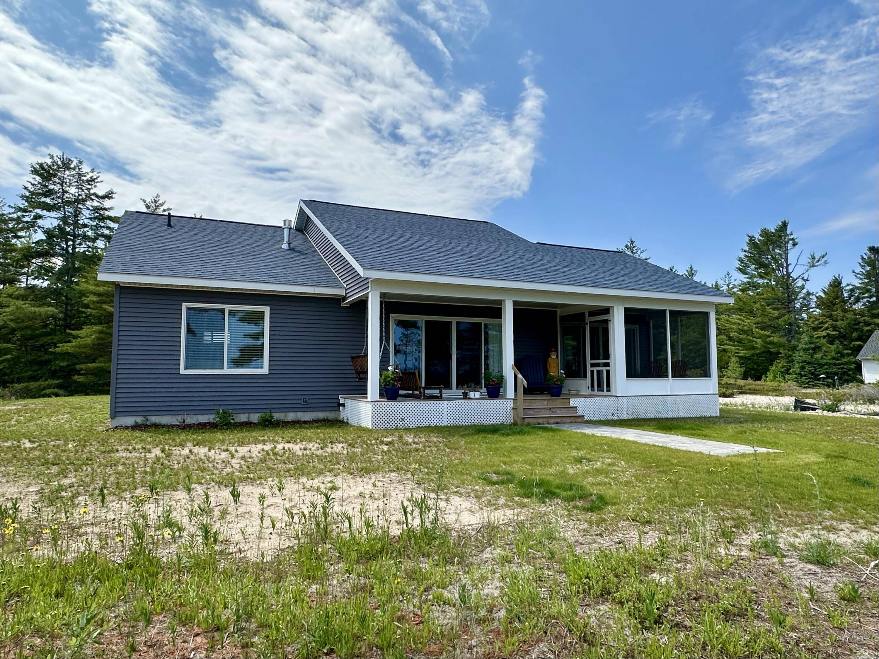 3290 Edgewater DR, Cheboygan, MI 49721