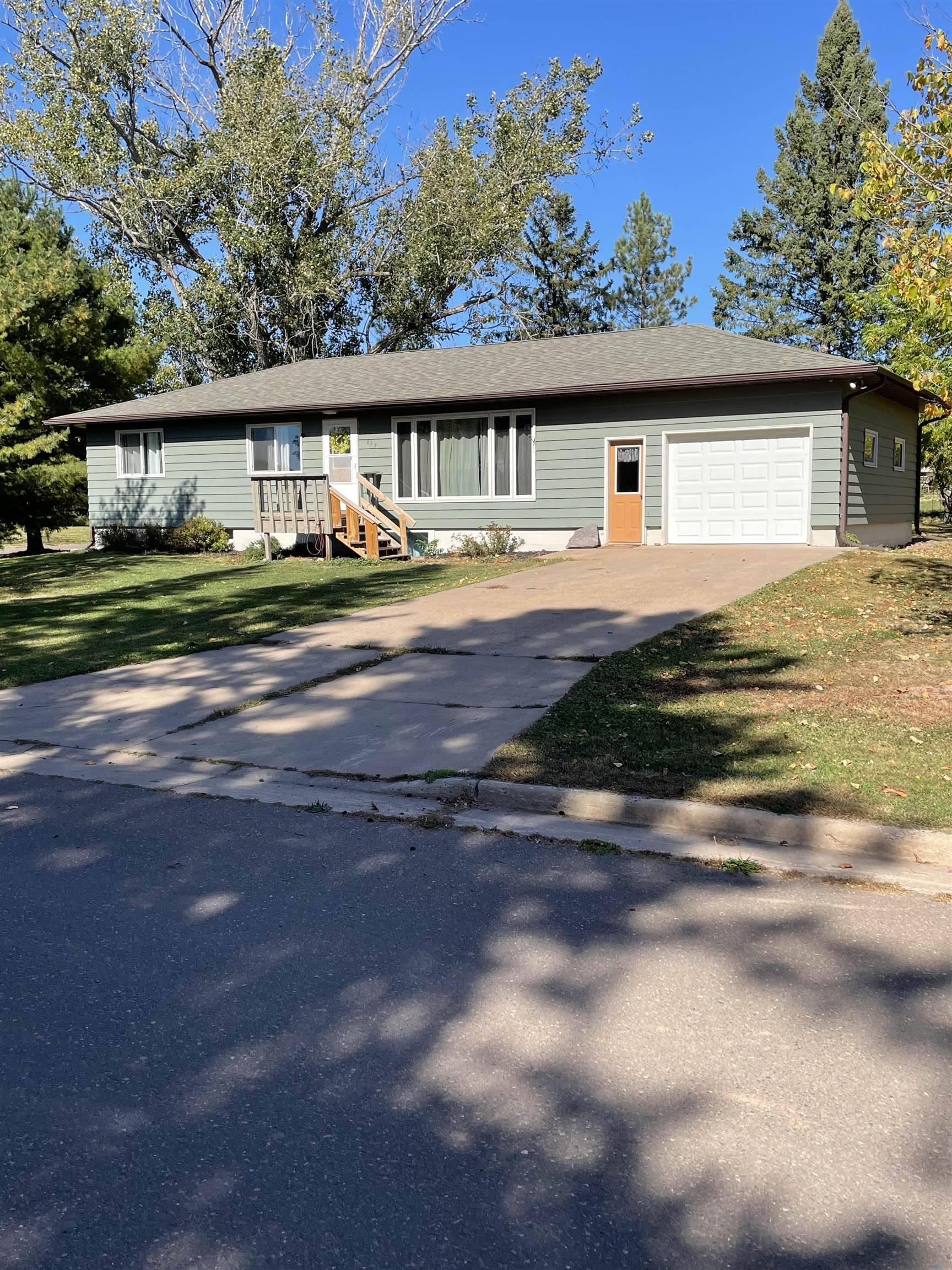 829 W Pine St, Washburn, WI 54891