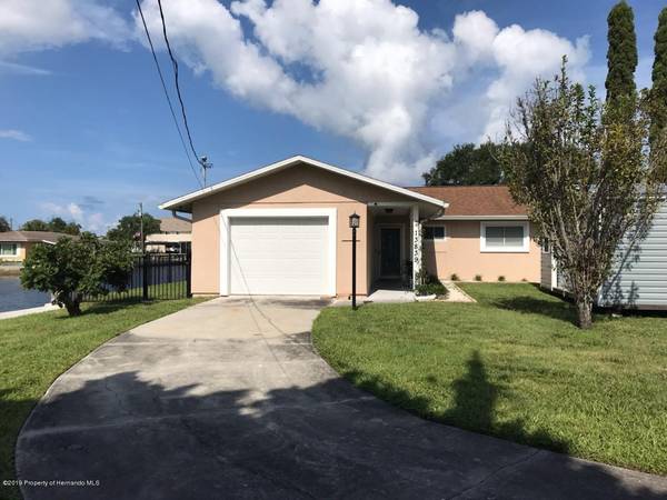 13839 Sommers Avenue, Hudson, FL 34667