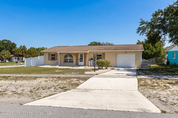 9253 Bay Drive, Spring Hill, FL 34608