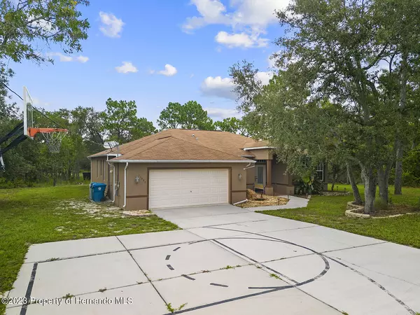 11067 Marsh Wren Avenue, Weeki Wachee, FL 34614