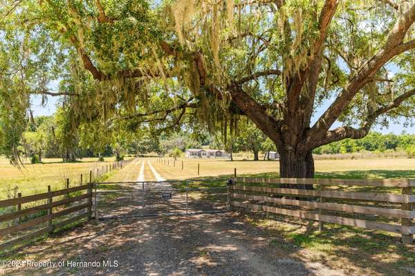 26562 CHARLICK Road, Brooksville, FL 34602