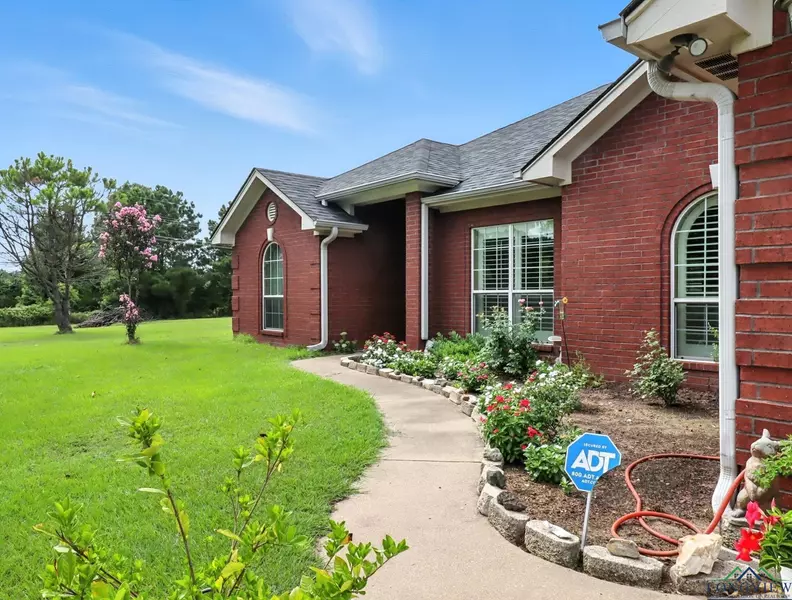 616 Willow Rd, Hallsville, TX 75650