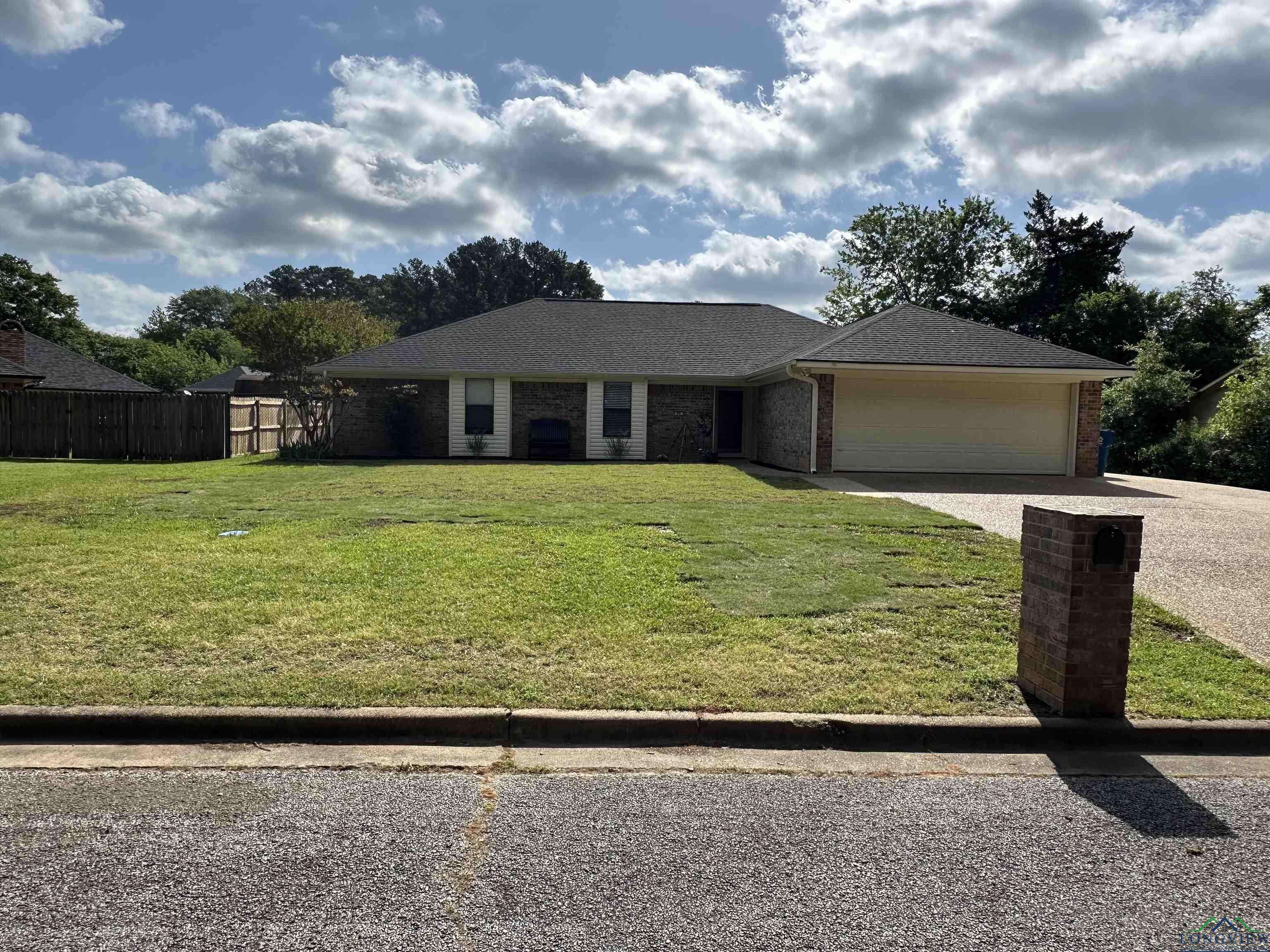 46 Pine Burr Cir, Marshall, TX 75672