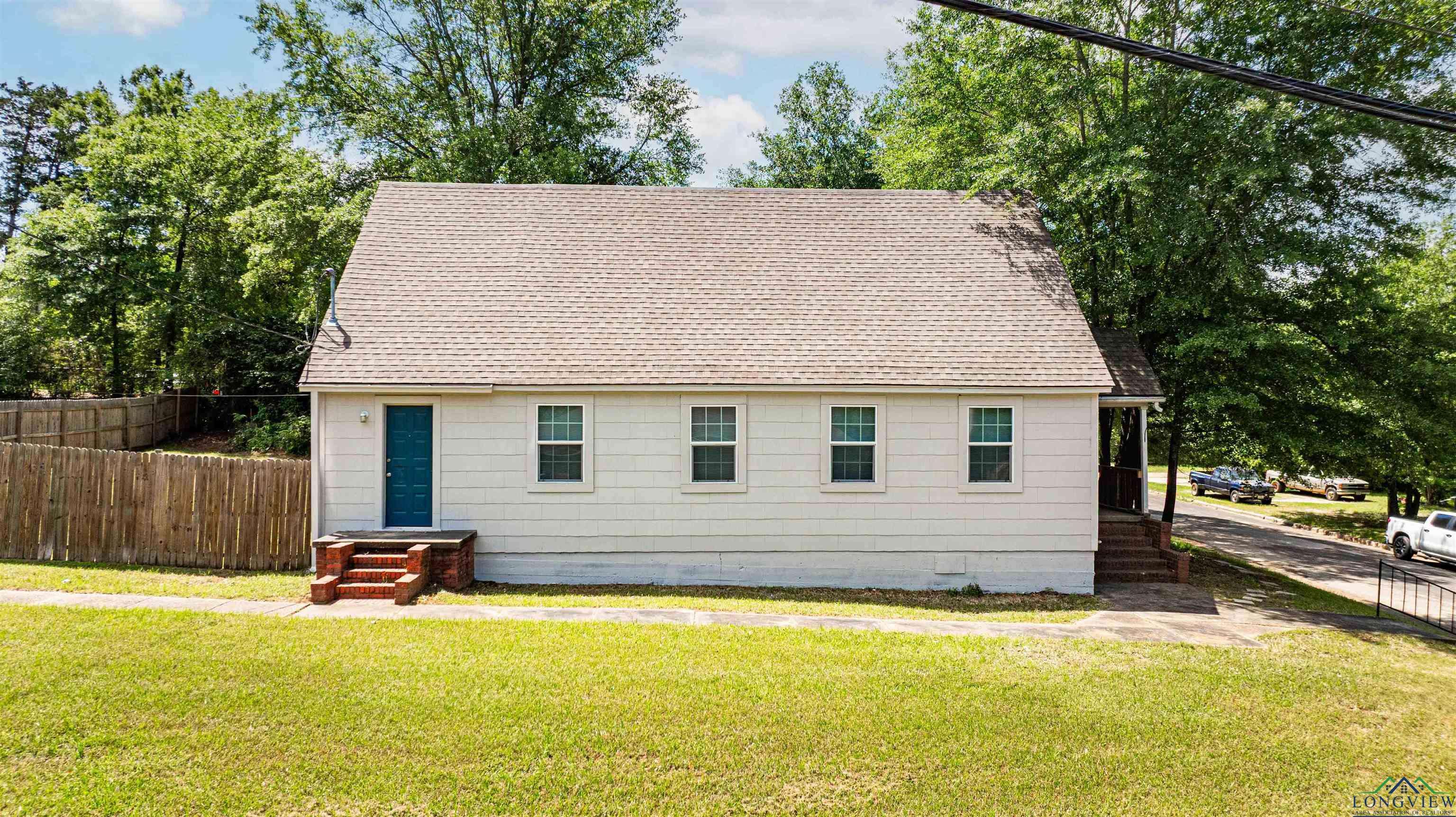 Gladewater, TX 75647,512 N Live Oak St