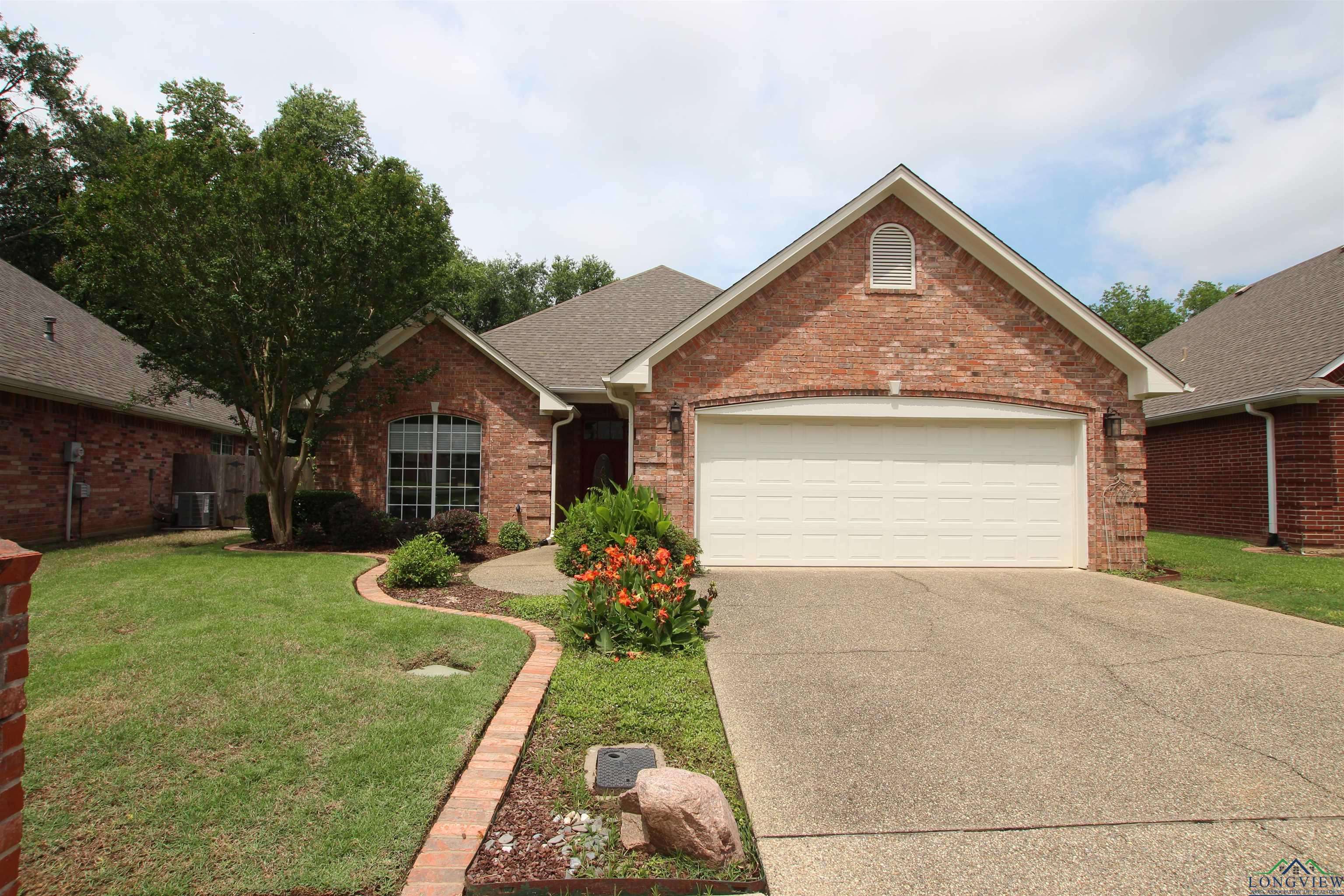 5816 Hollybrook Dr, Tyler, TX 75703