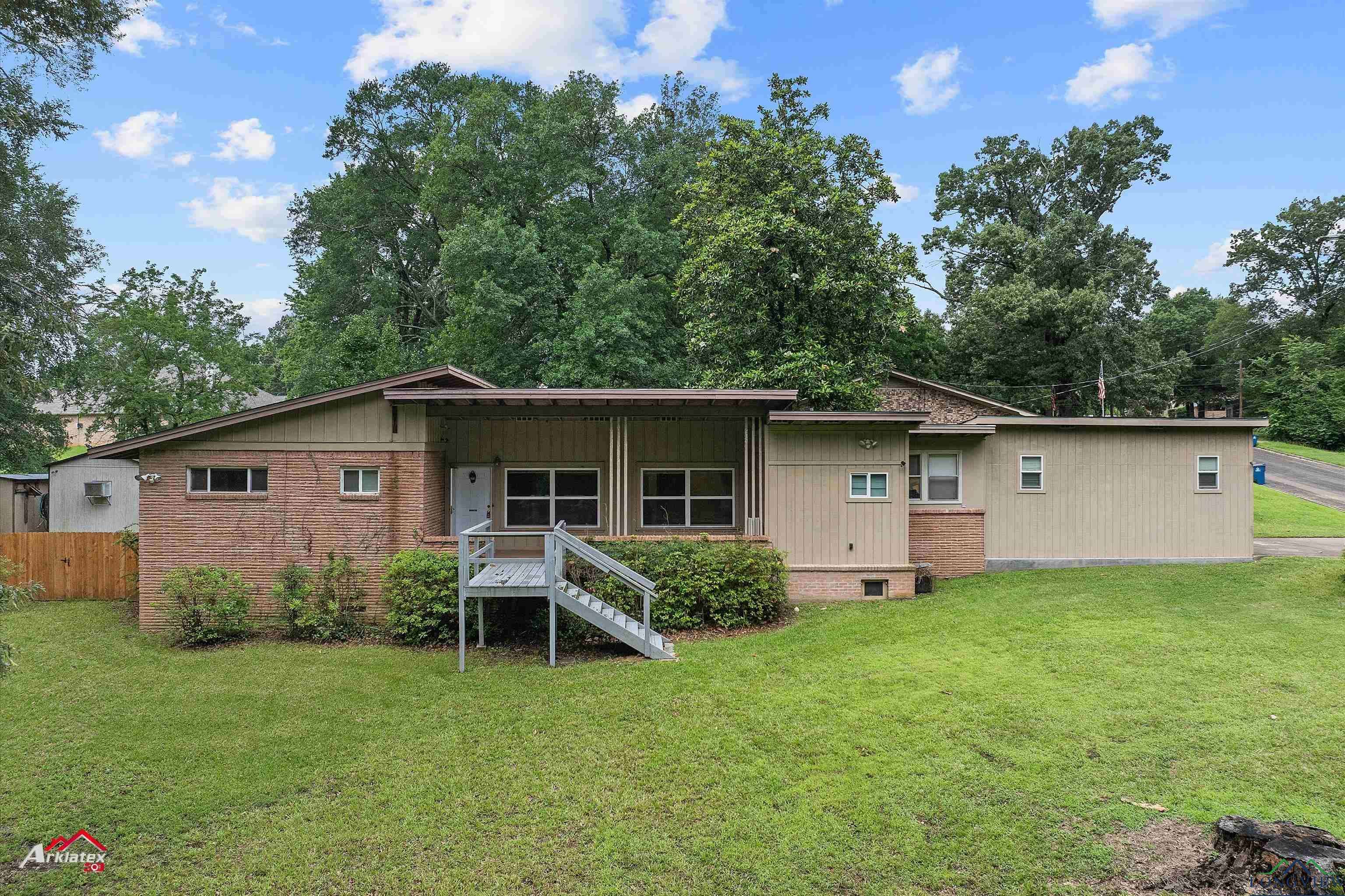 216 Hickory Street, Gladewater, TX 75647