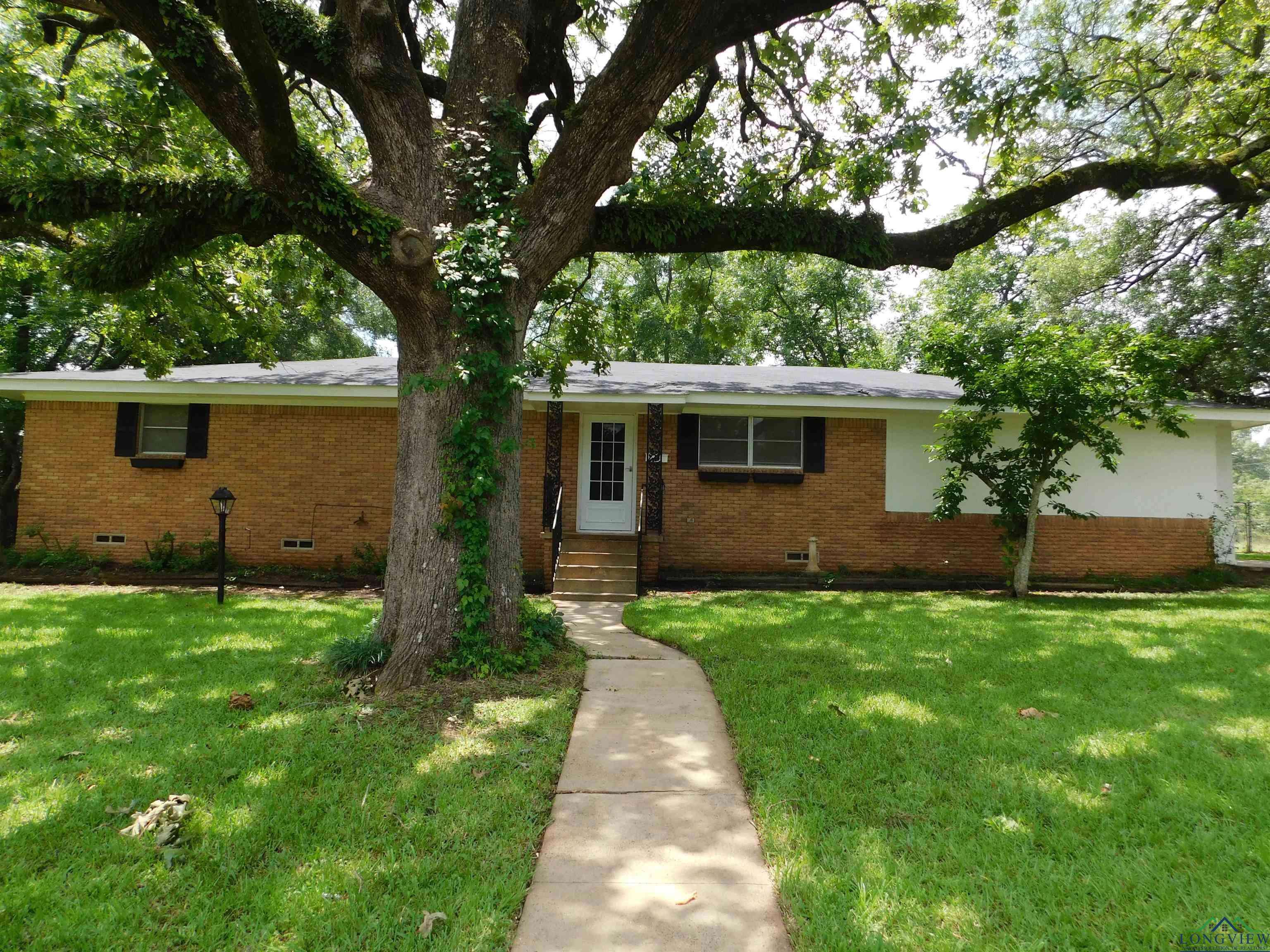 200 Hickory, Gladewater, TX 75647