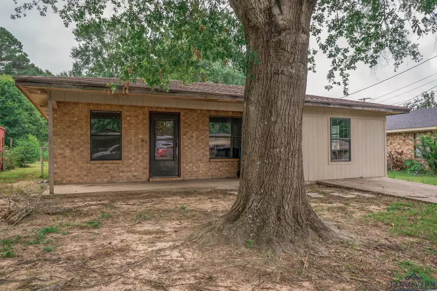 308 N Lee Dr., Gladewater, TX 75647