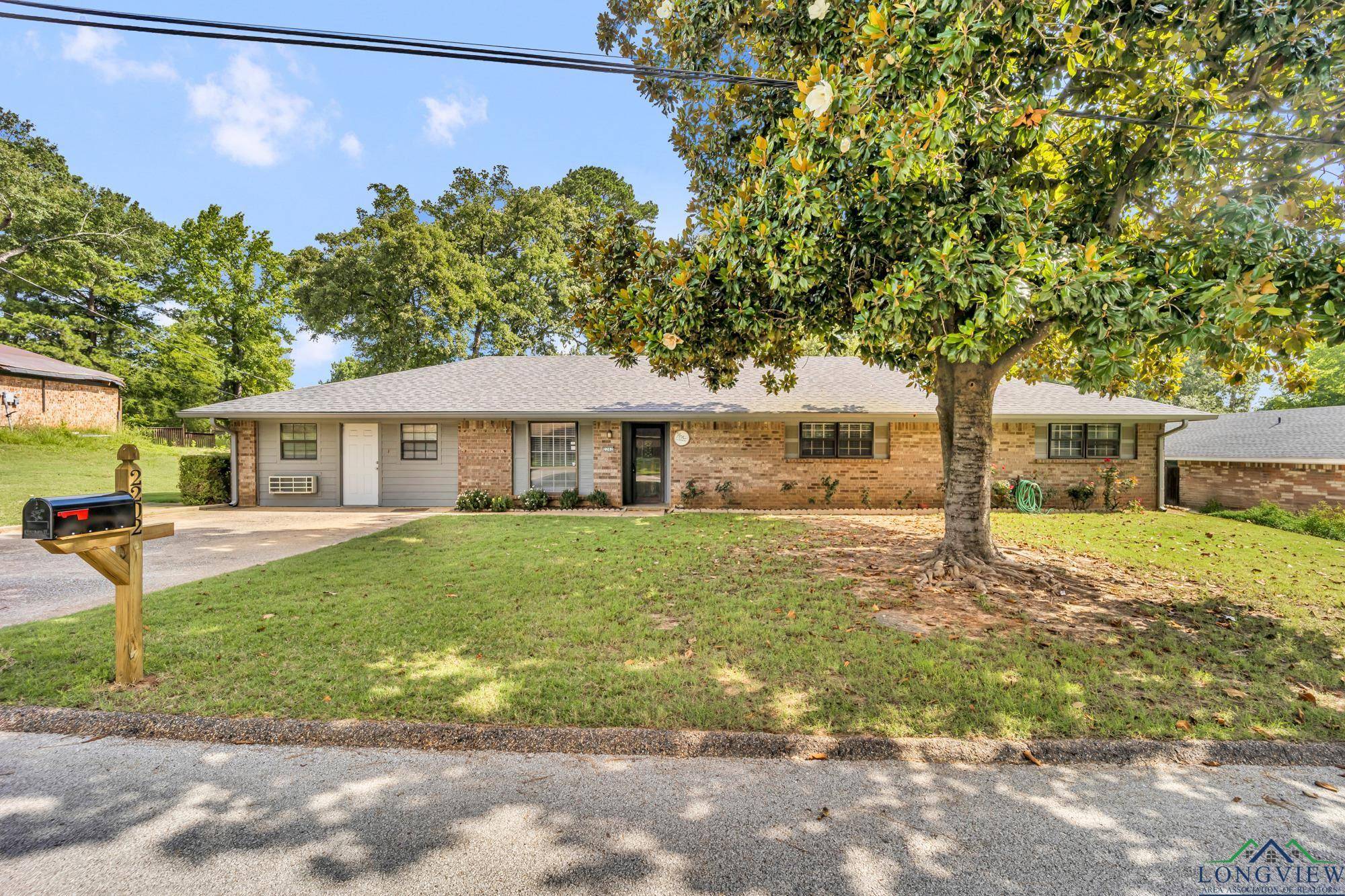 2202 Woodbine Dr, Gladewater, TX 75647