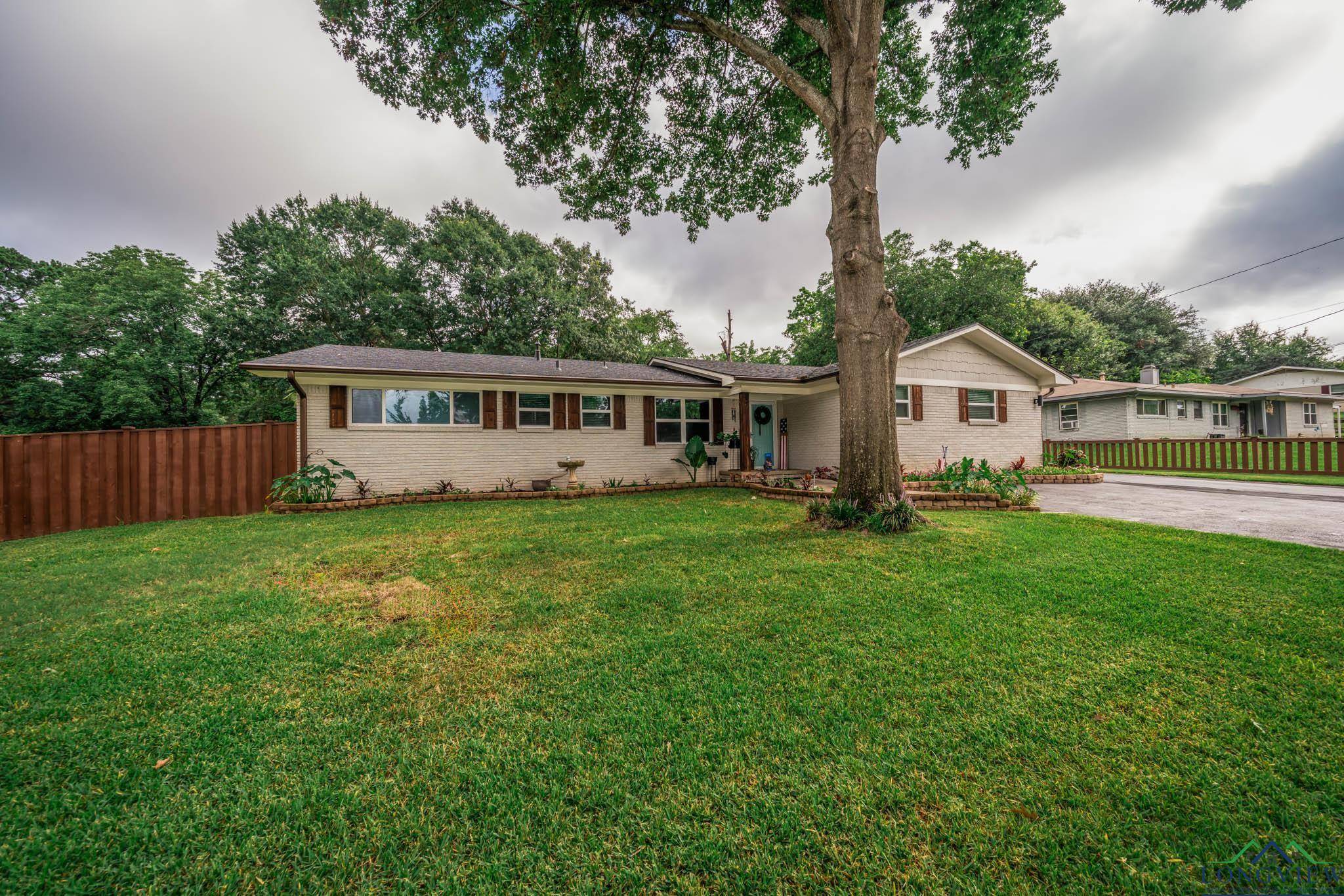 White Oak, TX 75693,207 E Hillcrest