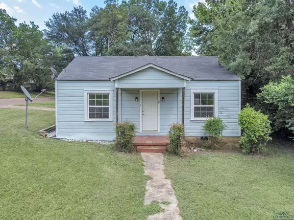 318 N Cotton St, Gladewater, TX 75647