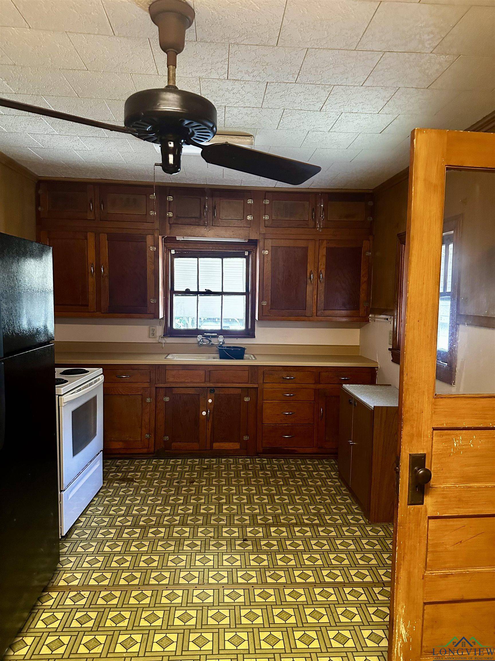 Henderson, TX 75652,404 Rogers