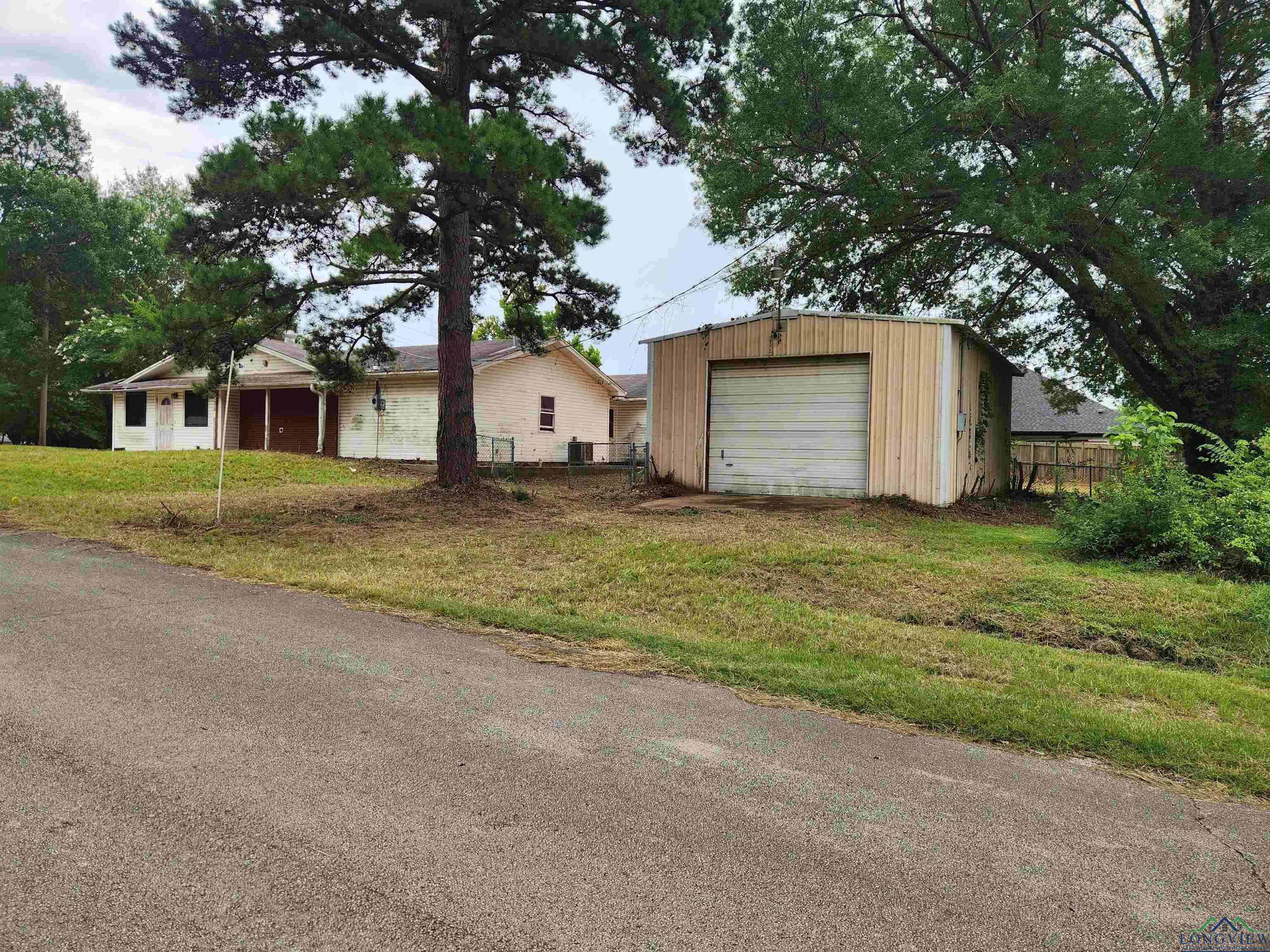 White Oak, TX 75693,207 N White Oak Rd