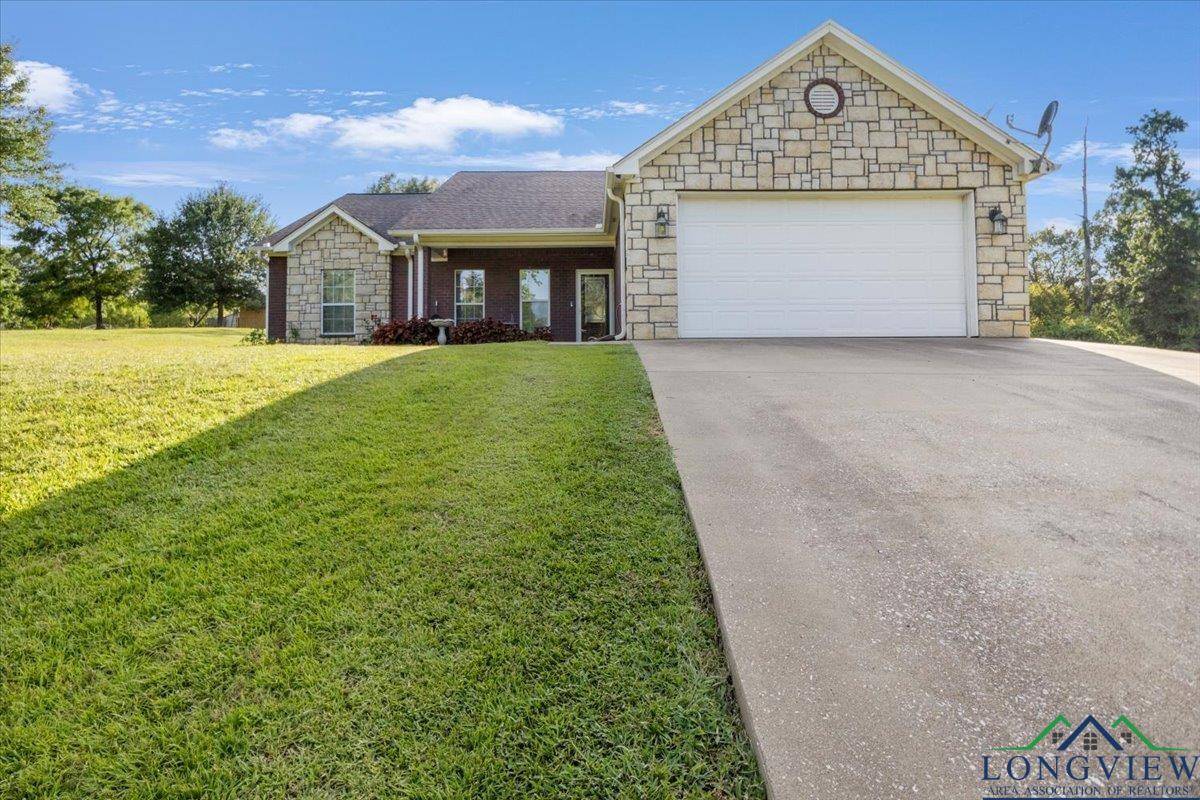 930 Desirees Trl, Tatum, TX 75691