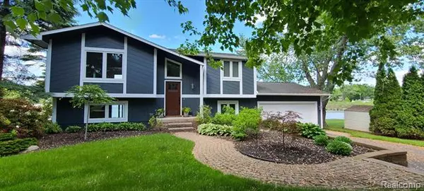 3566 Reserve  Court, Highland, MI 48356