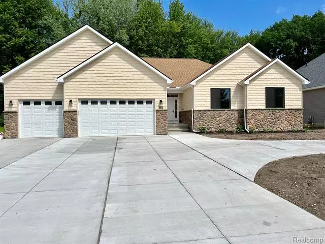 37861 Jefferson, Harrison Township, MI 48045