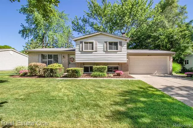 1677 HAMMAN Drive, Troy, MI 48085