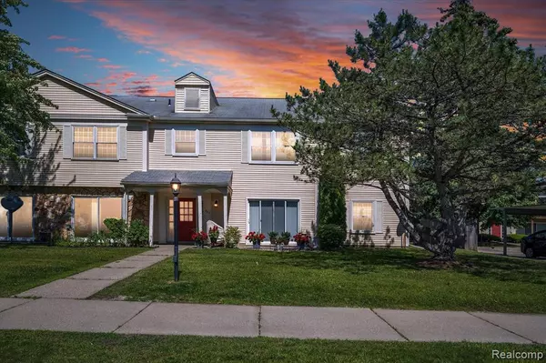 833 Bloomfield Village Boulevard C, Auburn Hills, MI 48326