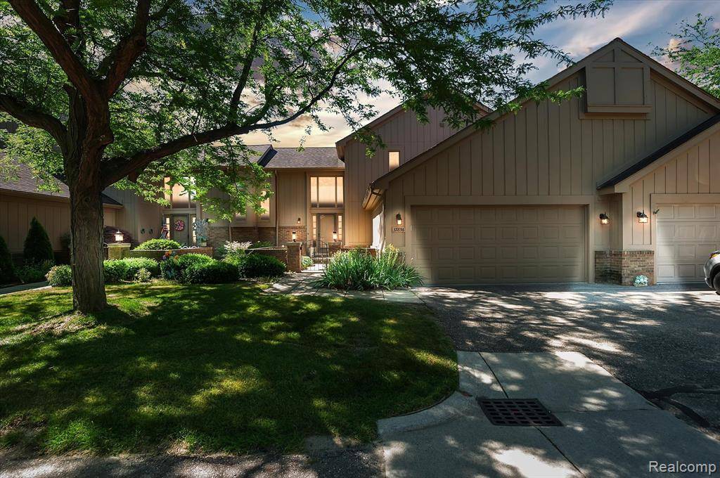 37856 N LAUREL PARK Drive, Livonia, MI 48152