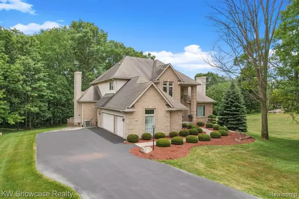2981 MYSTIC VALLEY Drive,  White Lake Twp,  MI 48383