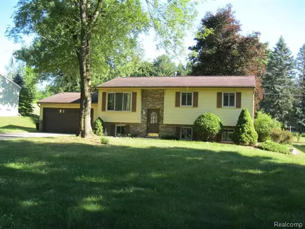840 W HELEN Street N,  Highland Twp,  MI 48357