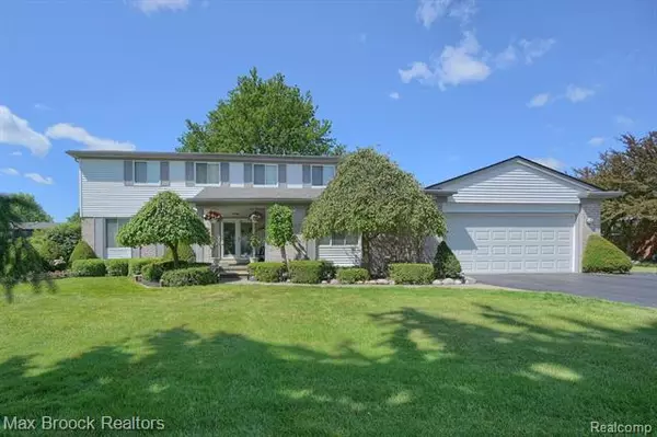 6114 LEDGEWAY Drive, West Bloomfield, MI 48322