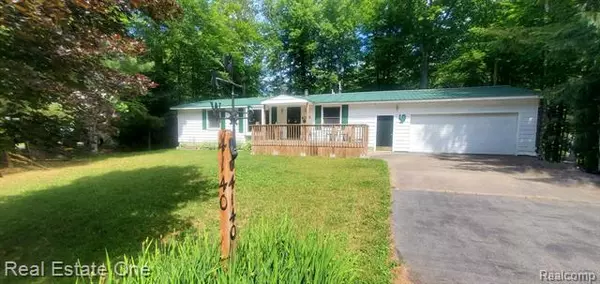 4140 N WOOD Road, Alcona Twp, MI 48742