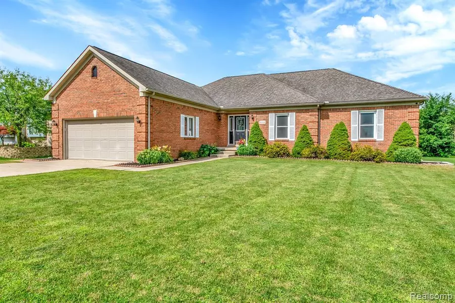 8114 Fox Tail Ct, Augusta Twp, MI 48197