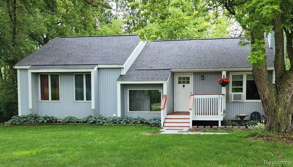 8284 WINTERS Lane, Northfield Twp, MI 48189