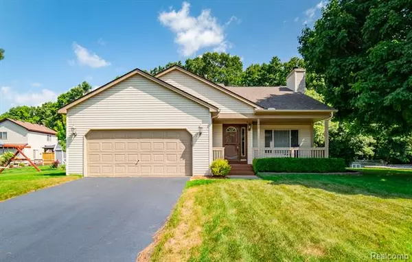 2092 SOMERVILLE Drive,  Oxford,  MI 48371