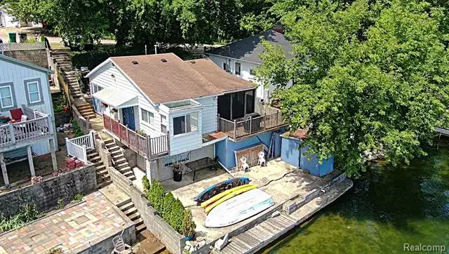 6445 ACADEMY Drive, Green Oak Twp, MI 48116