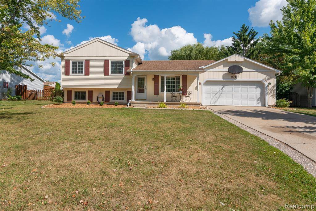 301 Lindenwood Drive, Linden, MI 48451