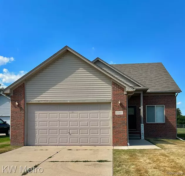 23323 GRANDY Street, Clinton Township, MI 48035