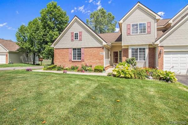 421 LILLY VIEW, Howell, MI 48843