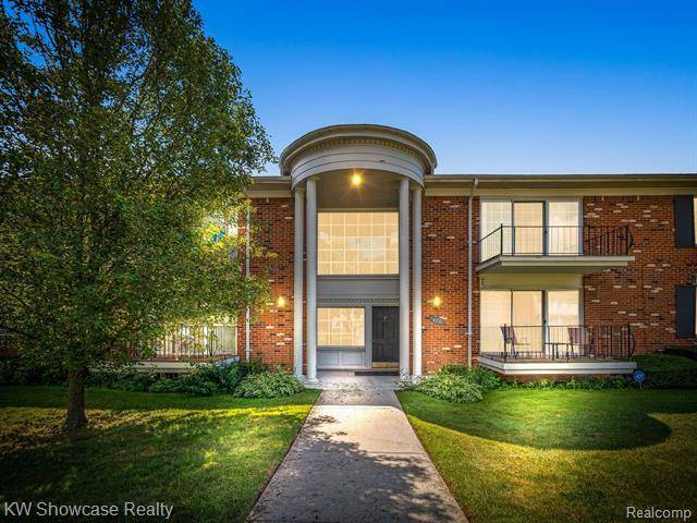 470 FOX HILLS Drive N A-4, Bloomfield Twp, MI 48304