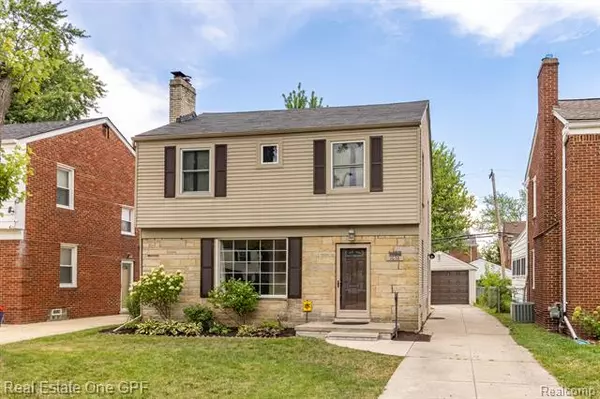 1638 BOURNEMOUTH Road, Grosse Pointe Woods, MI 48236