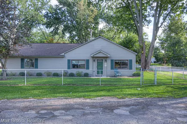 2106 DAVISTA Drive, Highland Twp, MI 48356