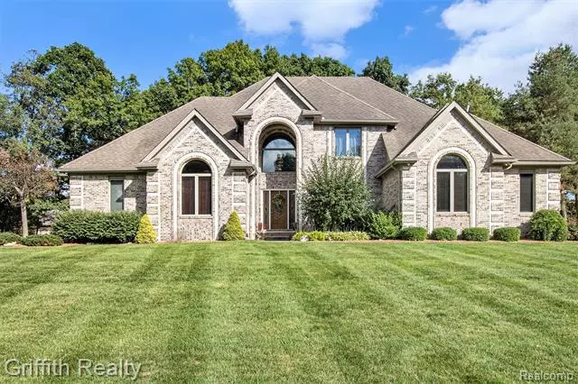 320 LAKE PINES Drive, Hartland Twp, MI 48114