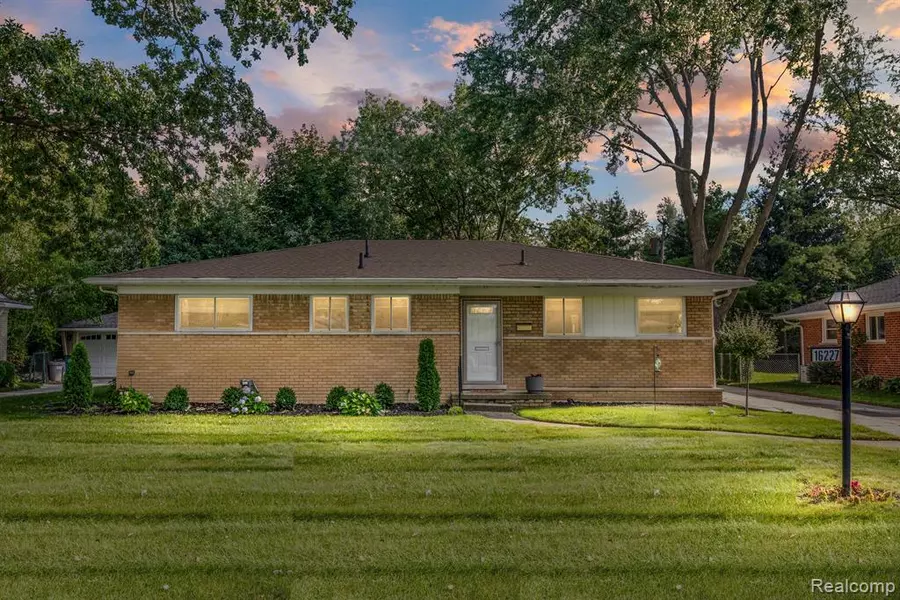 16227 REEDMERE Avenue, Beverly Hills Vlg, MI 48025