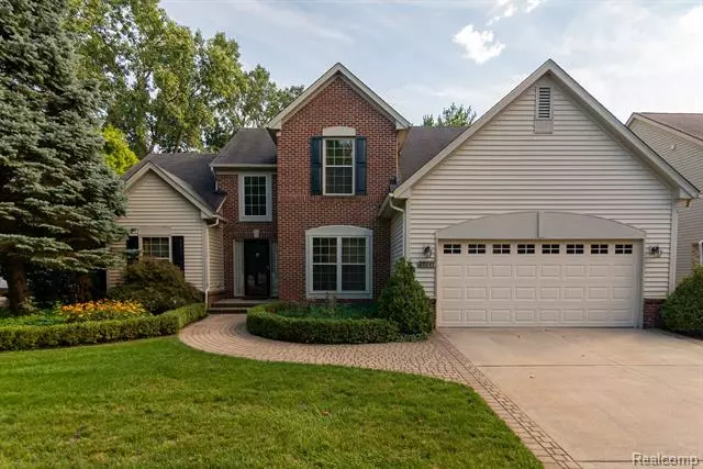 29241 AUTUMN Ridge, Farmington Hills, MI 48334