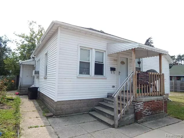 1012 DIVISION Street, Port Huron, MI 48060