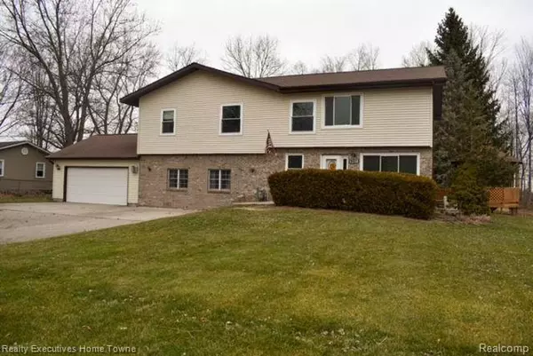 5250 ROBINWOOD Drive, Clyde, MI 48049